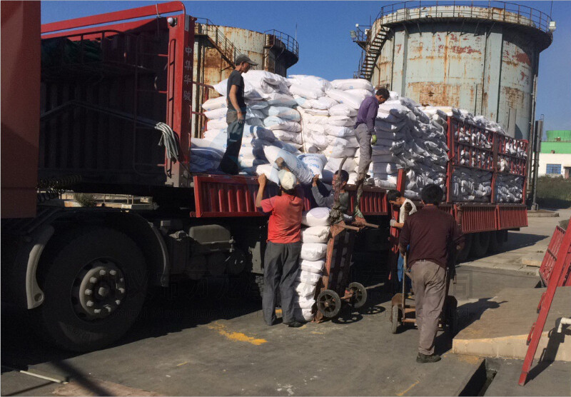 聚合氯化铝装货现场